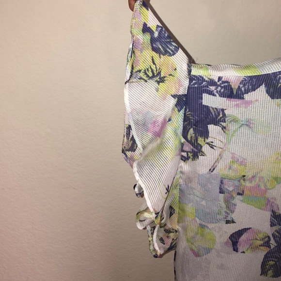 BCBGeneration sheer floral kimono - Picture 3 of 5